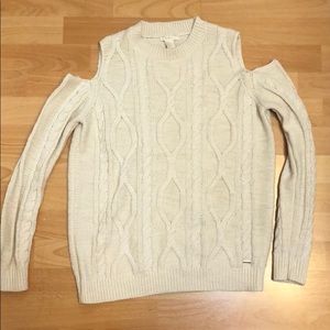 Sweater shoulder cut out